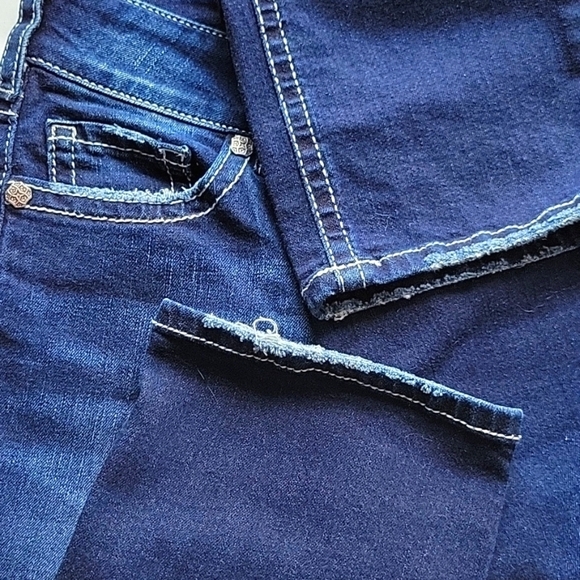 Silver Jeans Suki Mid Capri Dark Wash Size 28 - Picture 13 of 13